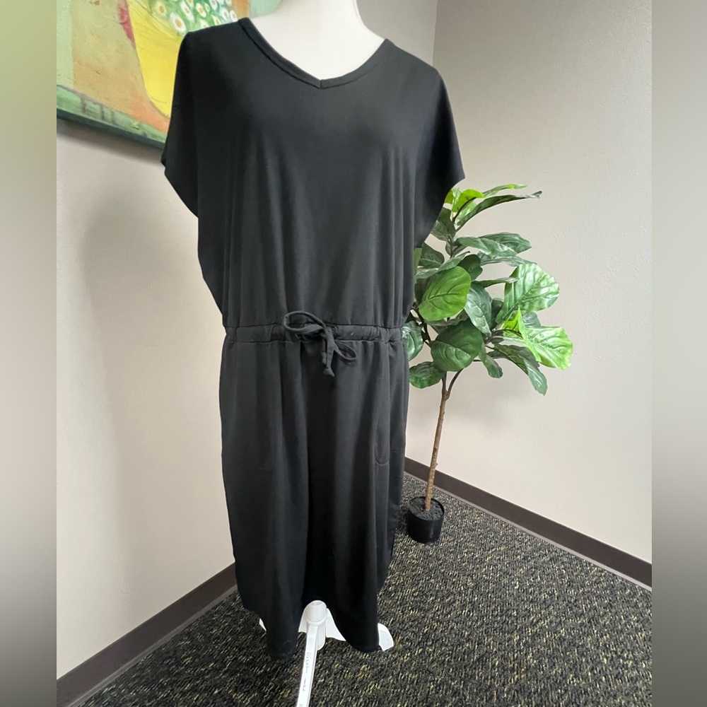 NWT, 32 Be Cool black short sleeve dress. Size L